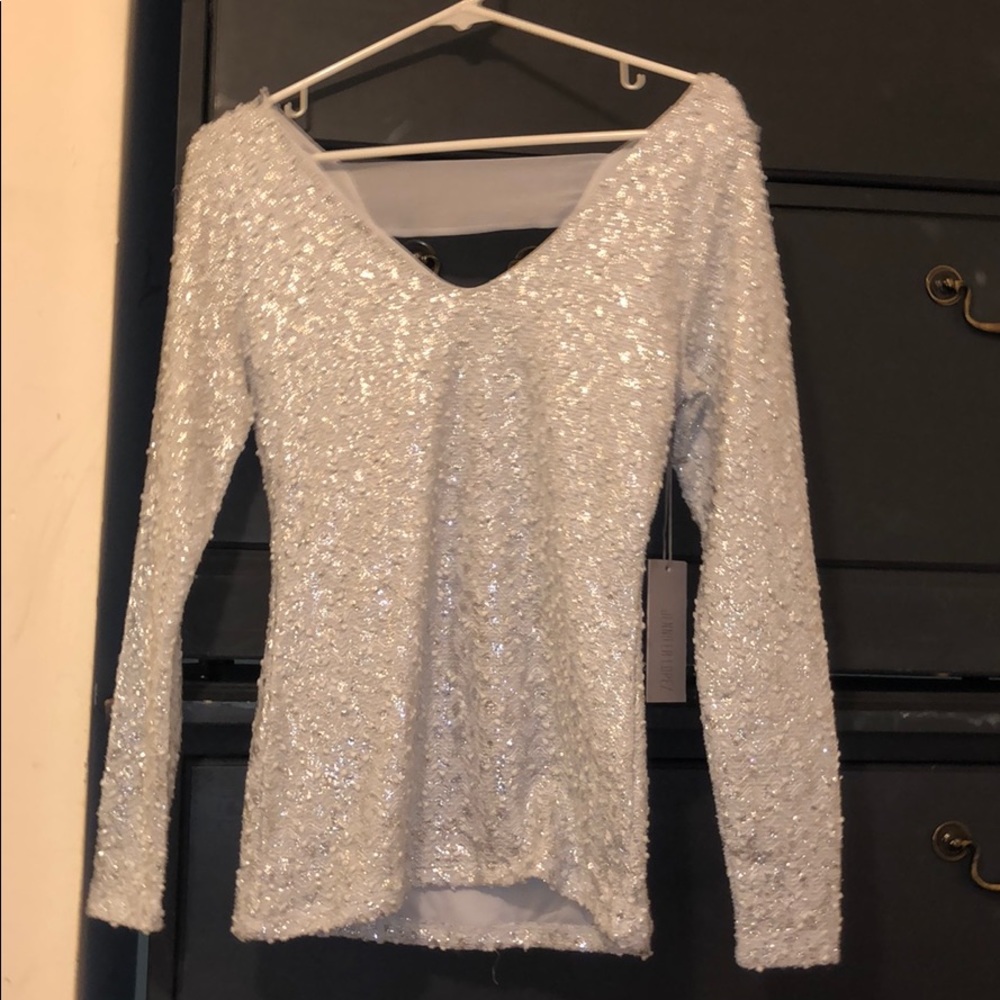 Jennifer Lopez. Detailed blouse with beaded fabric